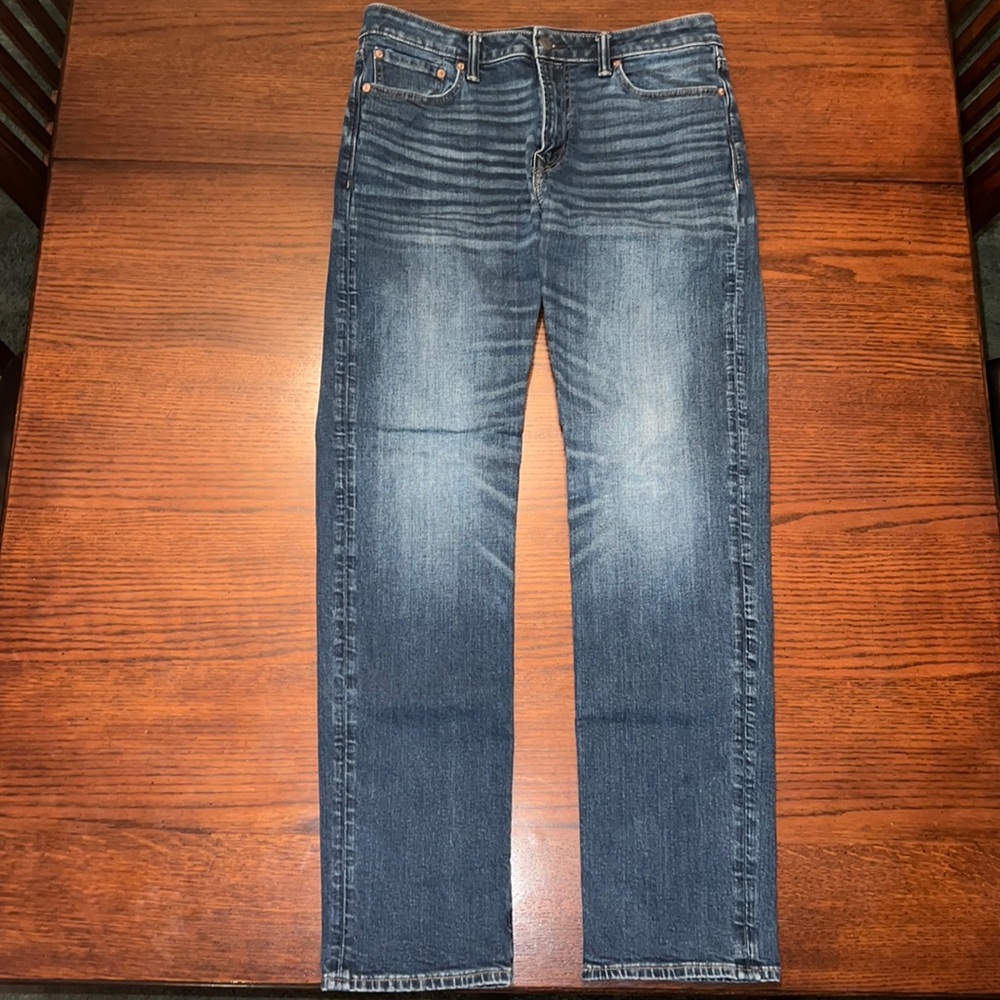 Men’s American eagle jeans, 33x34. Excellent condition!